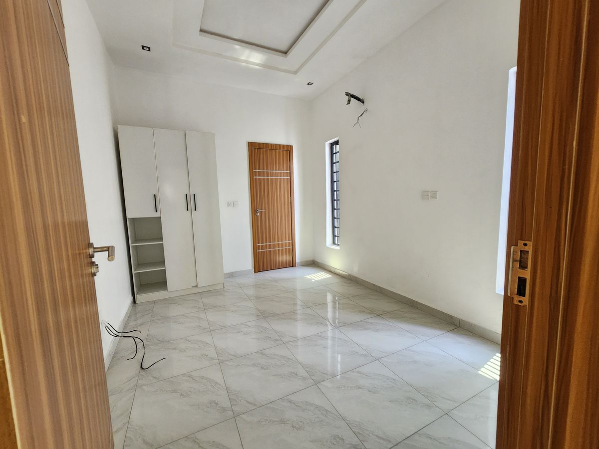4BR Duplex in Ikota Villa Estate